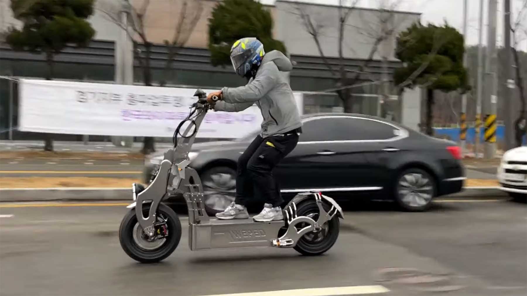 Extrem schneller E-Scooter mit 150 km/h Spitzengeschwindigkeit