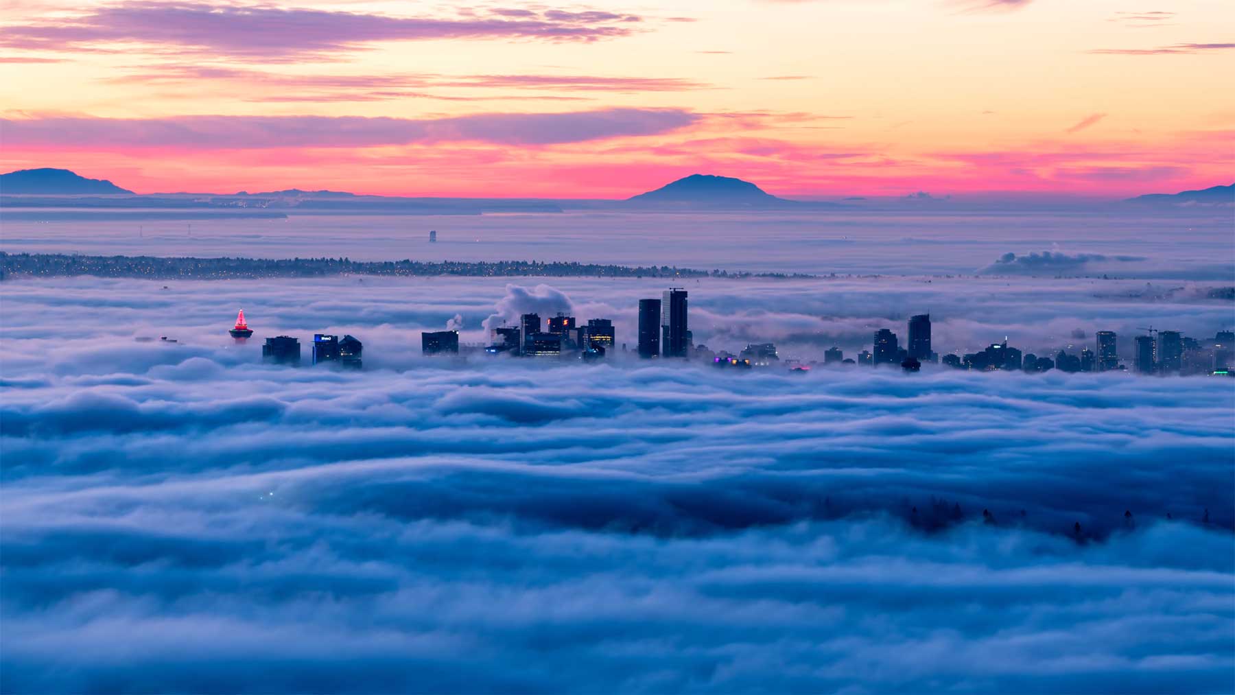 Vancouver in einem Meer aus Nebelwolken