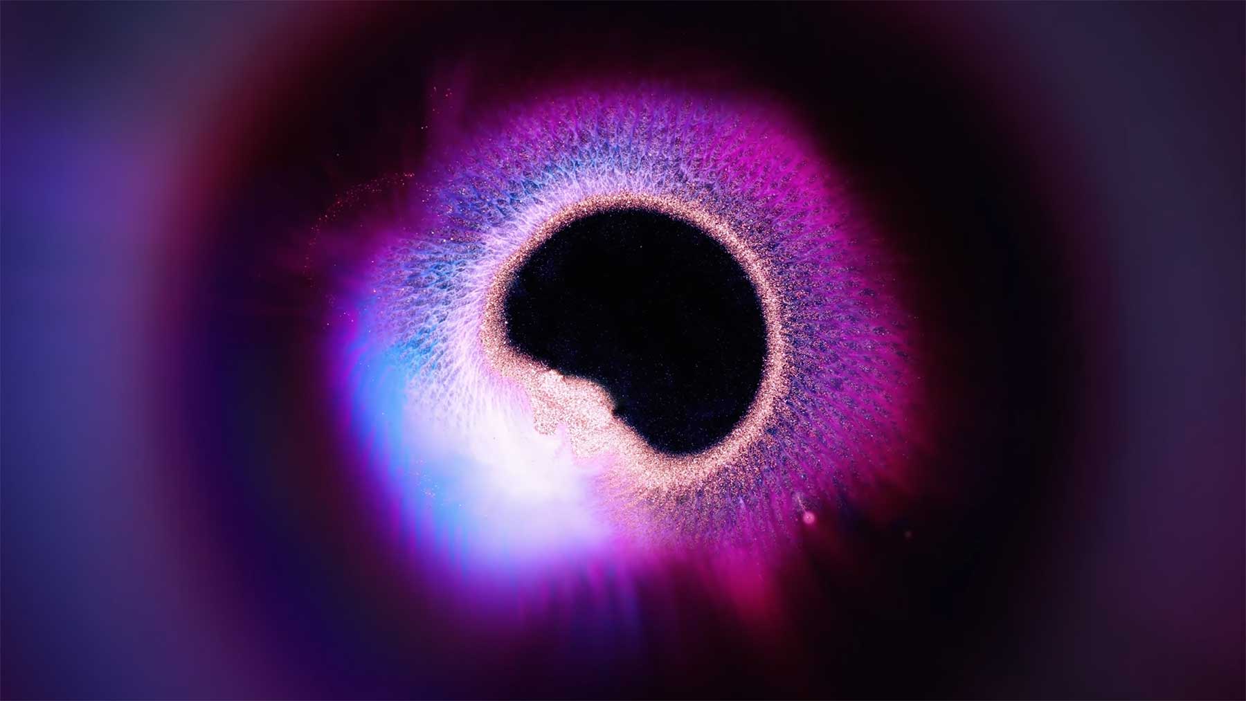 Abstrakte Farb-Bewegungen: „Space Iris“