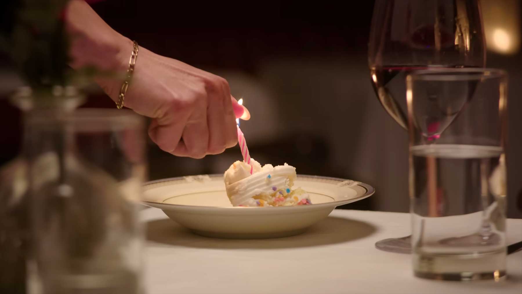Wenn du im Restaurant lügst, es sei dein Geburtstag... When-You-Lie-and-Say-Its-Your-Birthday-kurzfilm 