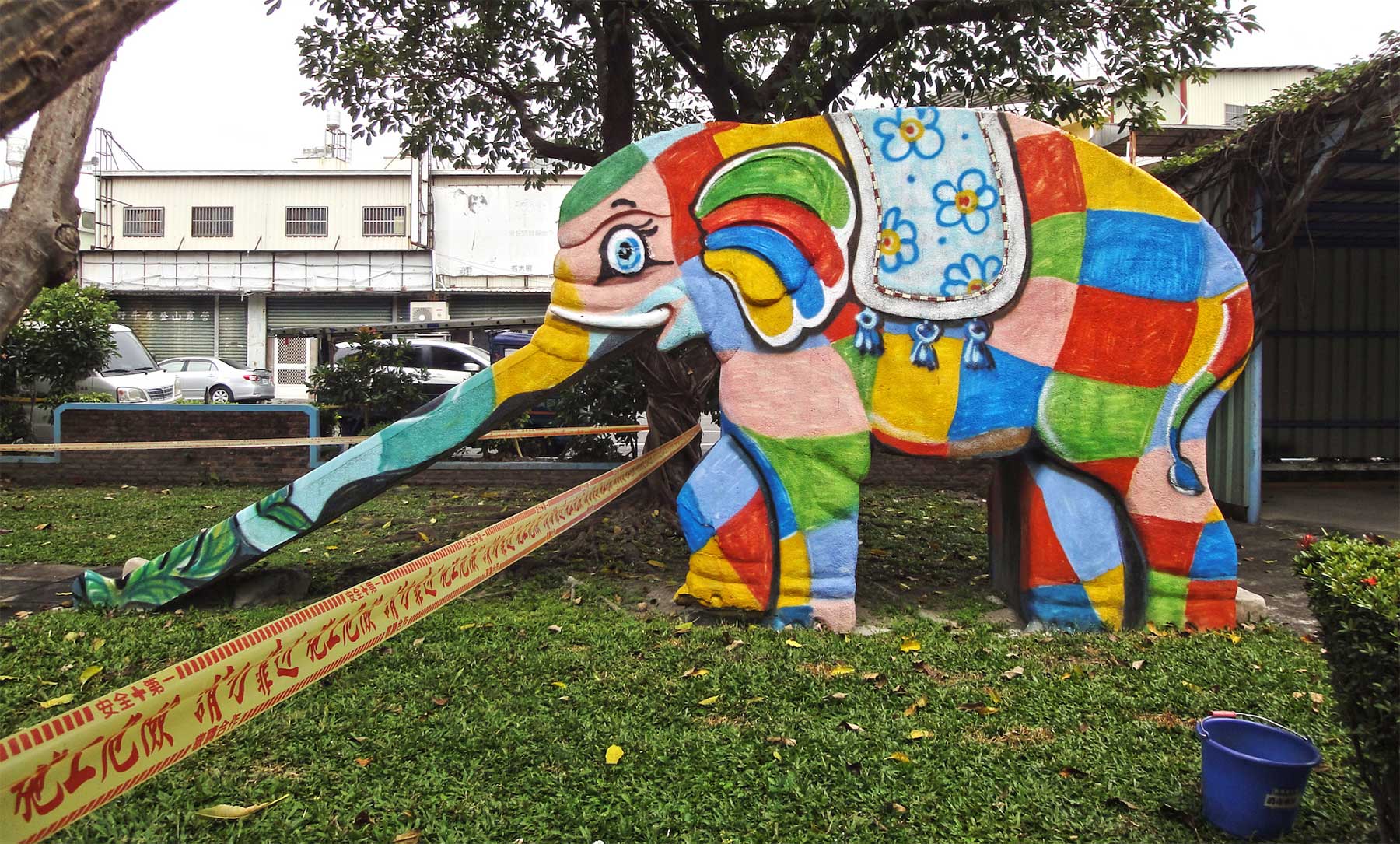 Die bunten Elefantenrutschen in Taiwan bunte-elefantenrutschen-in-Taiwan-Pi-Cheng-Hsiu 