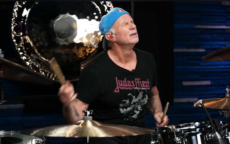 Chili-Peppers-Drummer spielt 30 Seconds to Mars, ohne das Lied zu kennen