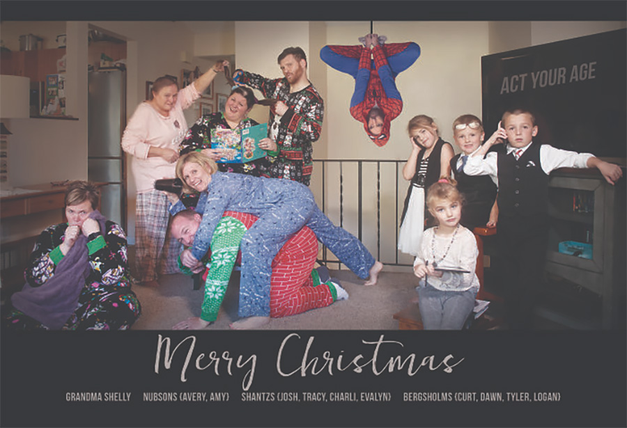 Familie macht jährlich eine lustige Weihnachtskarte Avery-Nubson-familien-weihnachtskarte_2019 