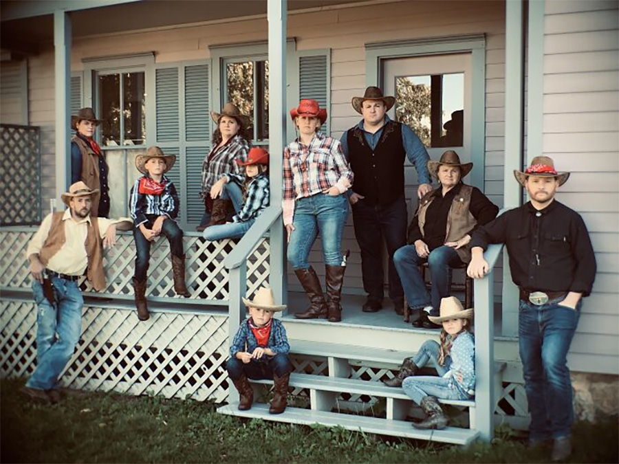 Familie macht jährlich eine lustige Weihnachtskarte Avery-Nubson-familien-weihnachtskarte_2021 