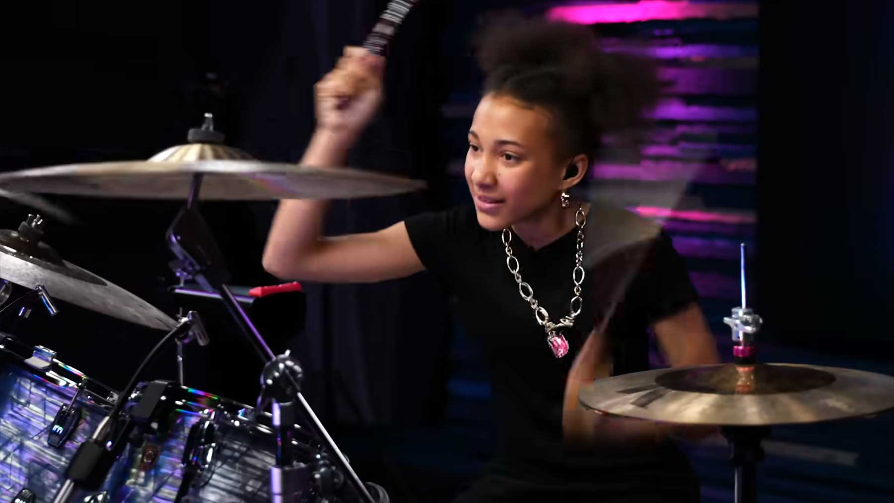 Nandi Bushell spielt Twisted Sister, ohne den Song zu kennen Nandi-Bushell-twisted-sifter-cover-drums-were-not-gonna-take-it 