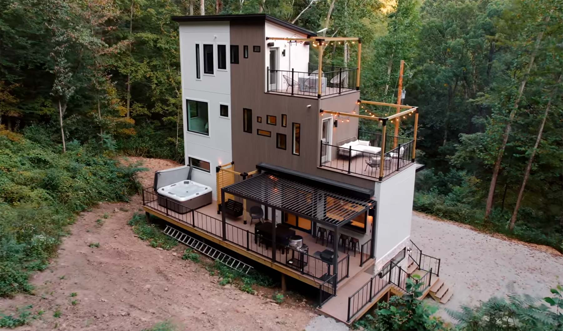 Moderne Architektur im Wald: "The Block Tower" containerhaus-im-wald 