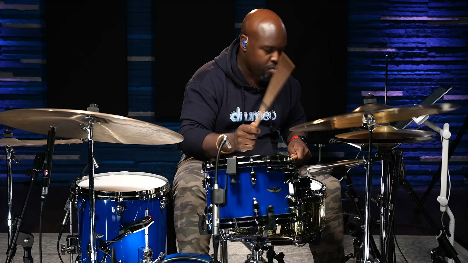 Jazz-Schlagzeuger spielt „In Bloom“, ohne den Song zu kennen