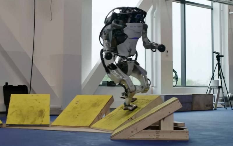 Boston Dynamics: Neuer Atlas-Roboter & lustiges Abschiedsvideo für alten