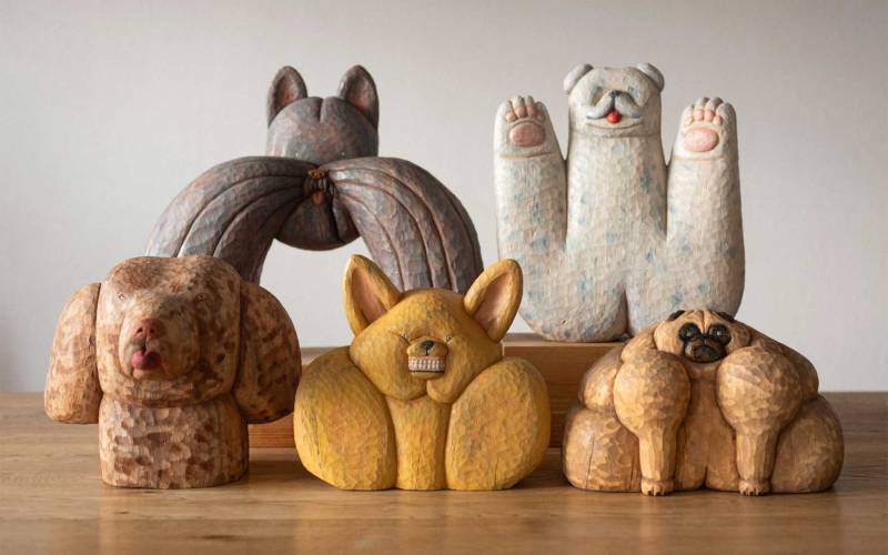 Hunde aus Holz von Misato Sano