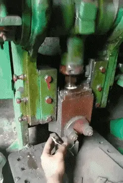 GIFparade CXLV GP145_31 