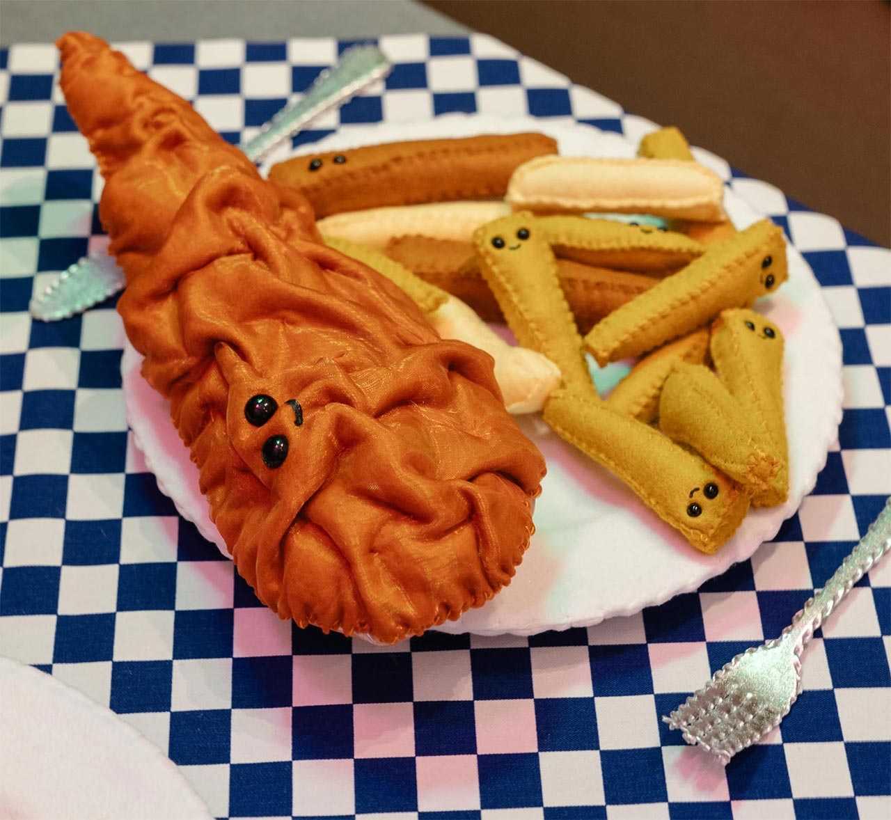 Fish’n’Chips-Laden aus Filz von Lucy Sparrow