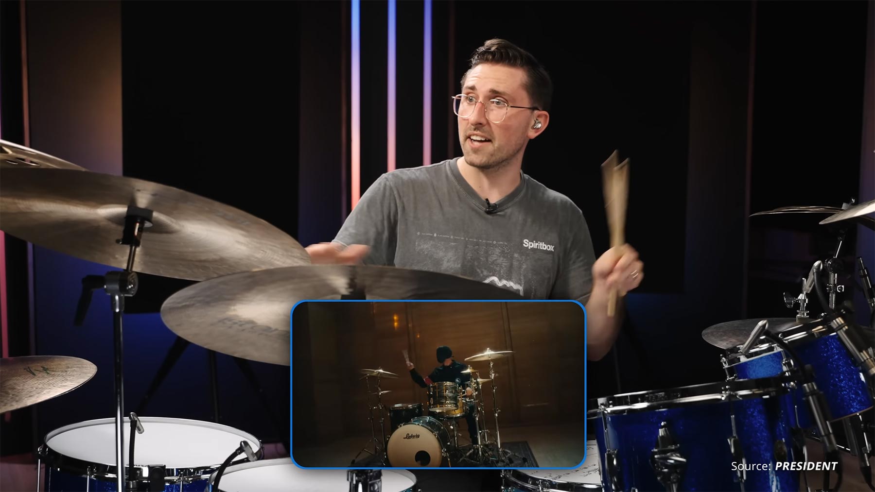 Drumeo-Moderator improvisiert President-Song am Schlagzeug