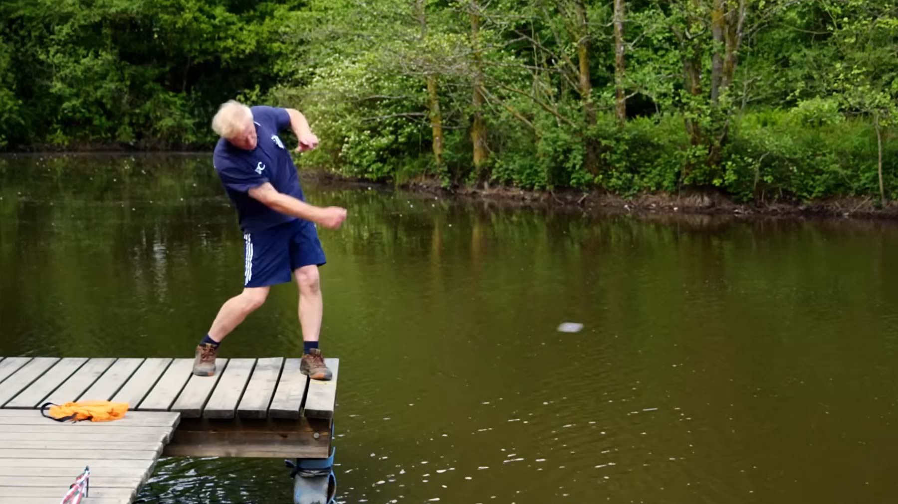 Dokumentation über Steineflitschen-Weltmeisterschaft Sink-or-Skim-doku-ueber-steine-flitschen-weltmeisterschaft 