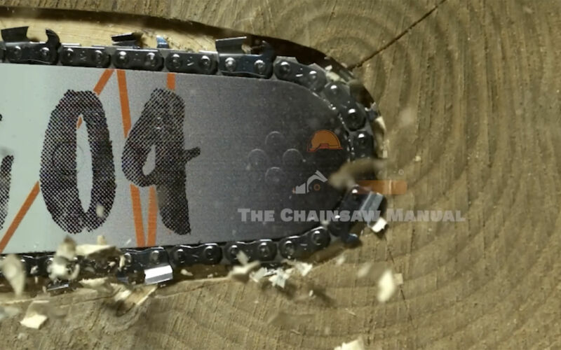 Kettensäge in ganz langsamer Zeitlupe