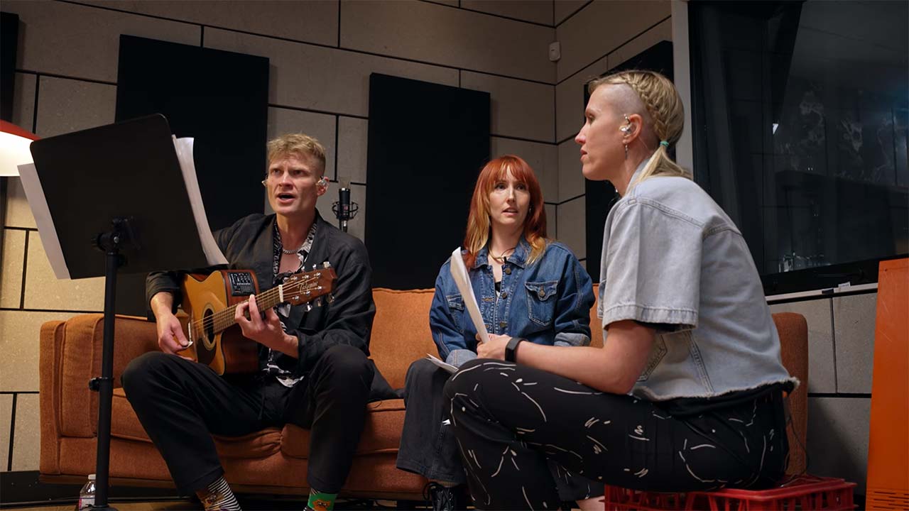 Mother Mother covern spontan Gracie Abrams mother-mother-Gracie-Abrams-cover 